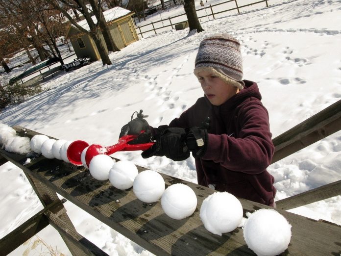 Sno Baller Snowball Maker